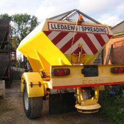 DIRECT COUNCIL ECON 9 TONNE TOWABLE GRITTING TRAILER