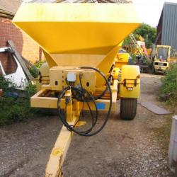 DIRECT COUNCIL ECON 9 TONNE TOWABLE GRITTING TRAILER