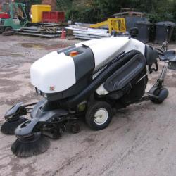 DIRECT COUNCIL APPLIED TENNANT 414RS RIDE ON SWEEPER