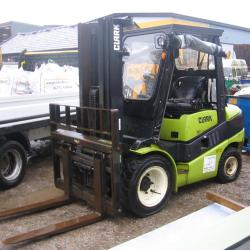 DIRECT MOD / ARMY CLARK C35D FORKLIFT, LOW MAST, SIDE SHIFT, FORK POSITIONING