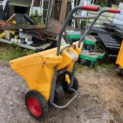 TURBOCAST 300 PUSH-ALONG GRIT SPREADER