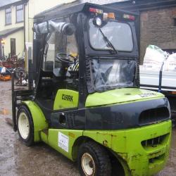 DIRECT MOD / ARMY CLARK C35D FORKLIFT, LOW MAST, SIDE SHIFT, FORK POSITIONING