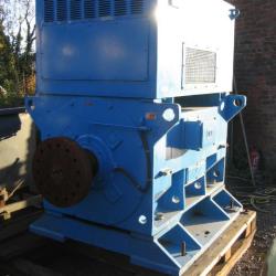 USED LARGE WEG MODEL 450B 670KW INDUCTION MOTOR APPROX 4600KG  W .