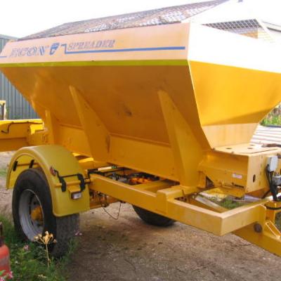 DIRECT COUNCIL ECON 9 TONNE TOWABLE GRITTING TRAILER