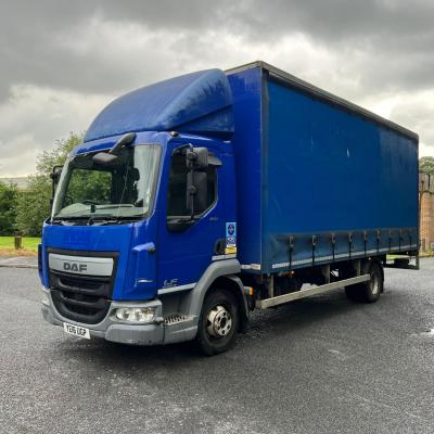 LEYLAND DAF LF 150 7.5T CURTAINSIDER .C/W TAILIFT