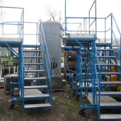 DIRECT BAE SYSTEMS 1 SET OF USED STEEL STAIRS / STAIRCASE