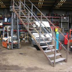 1 USED STEEL STAIRCASE .
